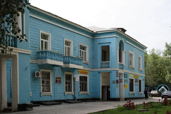 Stary niebieski budynek — Zdjęcie stockowe