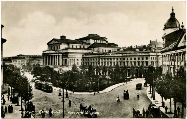 폴랜드에 인쇄된 앤티크 엽서가 바르샤바의 극장 광장을 보여줍니다. — 스톡 사진