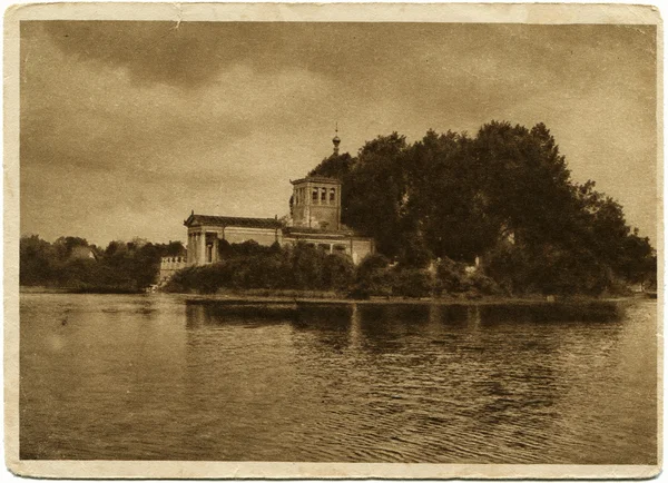 Tsaritsyn island with a pavilion, arzhitektor Spakenschneider, P — Stock Photo, Image