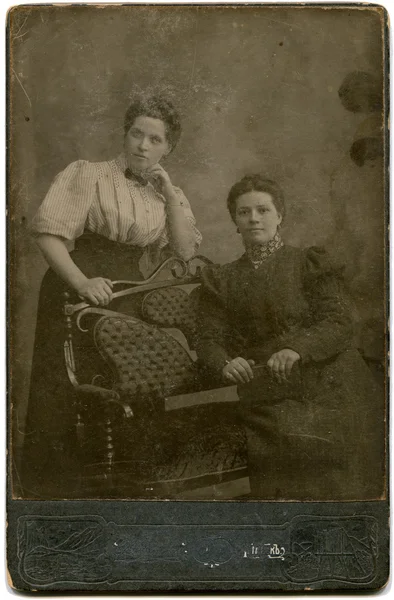 俄罗斯 大约十九端 世纪初 古色古香的照片显示了两个女人 卢甘斯克 俄罗斯帝国 现在乌克兰俄罗斯文本 Umanskiy 摄影师 卢甘斯克 — 图库照片