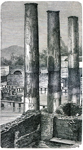 Columns of the temple of Serapis at Pozzuoli — Stock Photo, Image