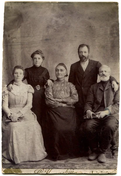 ロシア Xix 世紀の初めの終わり頃 アンティークの写真 ルガンスク ロシア帝国 ウクライナのロシア語のテキストで 人の家族を示しています Umanskiy 写真家の名前 — ストック写真