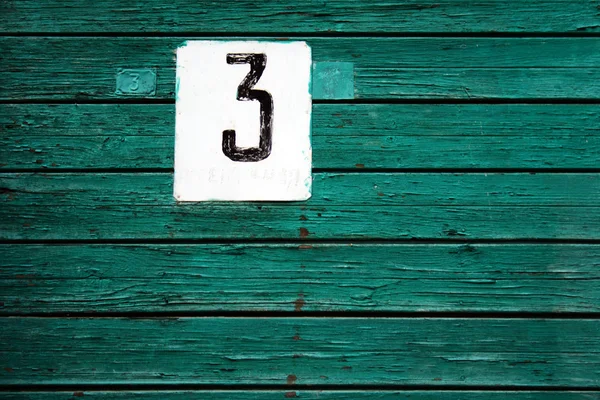 Номер номера 3 на стене. — стоковое фото
