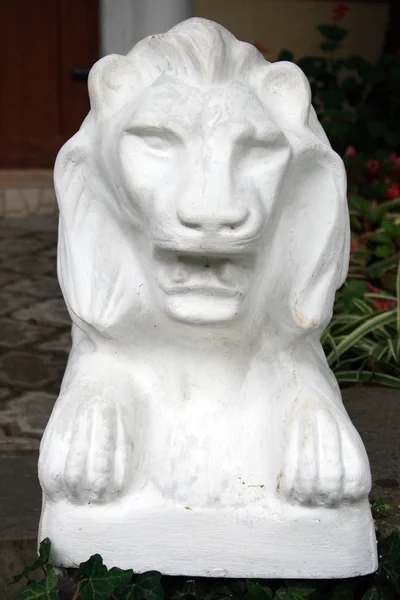 Weiße Lyon-Skulptur — Stockfoto