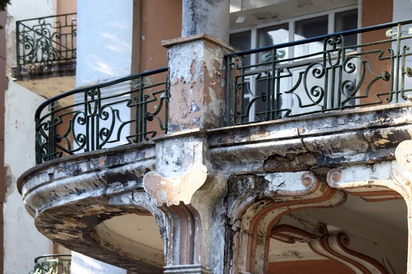 Balkon des alten Hotels — Stockfoto
