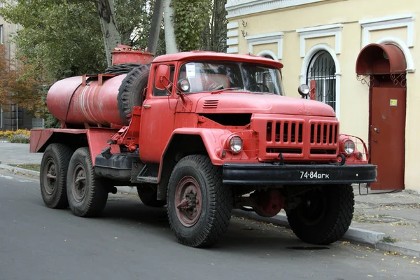 Gamla brandbil på grundval av zil — Stockfoto