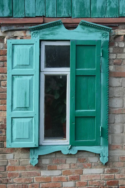 Staré okenice otevřen — Stock fotografie