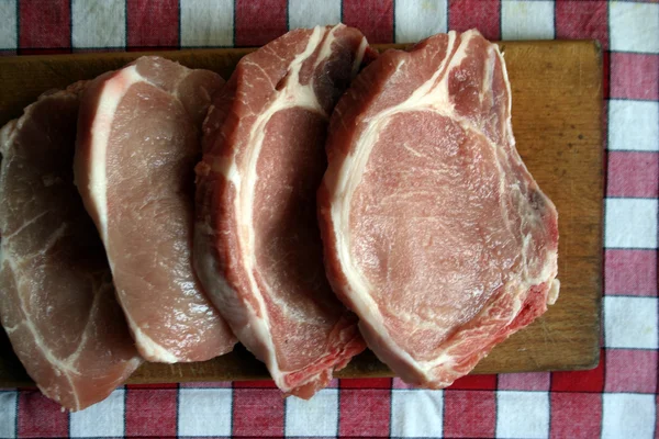 Corte de bife de carne em cartão duro de carne — Fotografia de Stock