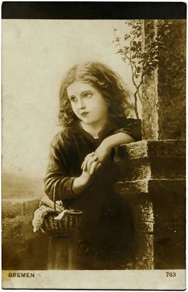 Портрет девушки с корзиной, Германия, 1914 г. — стоковое фото