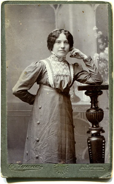 Rusya Yüzyılın Başlarında Sonunda Yaklaşık Antika Bir Fotoğraf Gösterir Kadın — Stok fotoğraf
