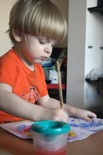 Chłopiec o malarstwo — Zdjęcie stockowe