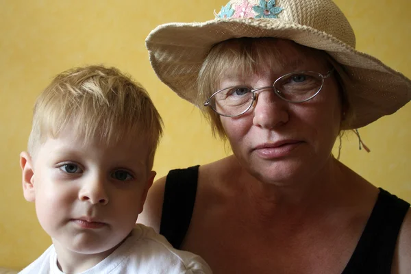 Nepotul și bunica — Fotografie, imagine de stoc
