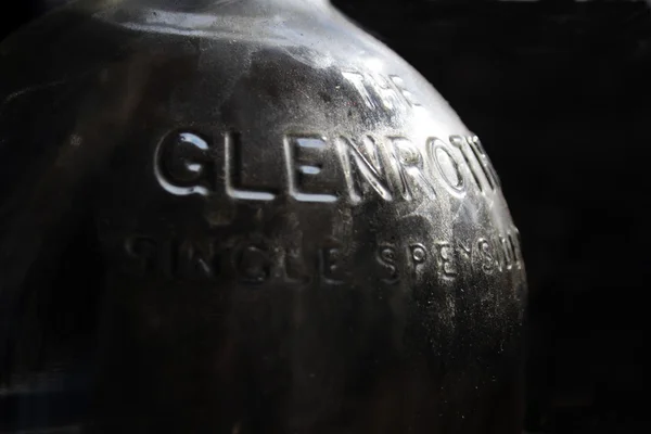 Old bottle of Scotch Whisky Glenrothes — Stock Photo, Image