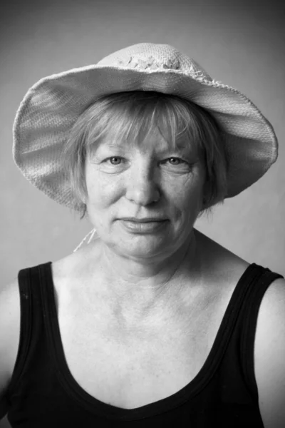 Senior woman in the straw hat — Stock Photo, Image