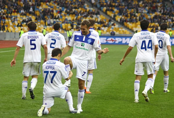 Spelare i FC dynamo Kiev fira efter gjorde ett mål — Stockfoto