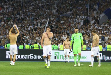 FK Dinamo Kiev oyuncuları taraftarları destek için teşekkür ederiz.