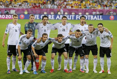 Almanya Millî Futbol Takımı grup fotoğrafı için poz