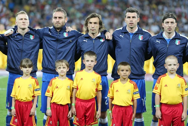 Italiens Fußballer singen die Nationalhymne — Stockfoto