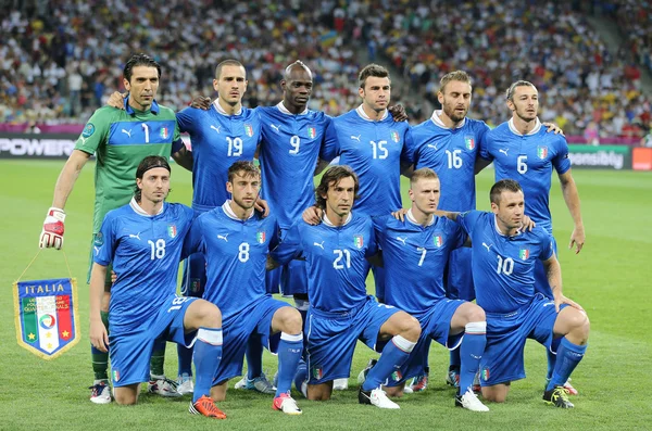 Італія національної футбольної команди представляють для групових фотографій — стокове фото