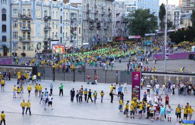 futbol taraftarları için Olimpiyat Stadı gitmek