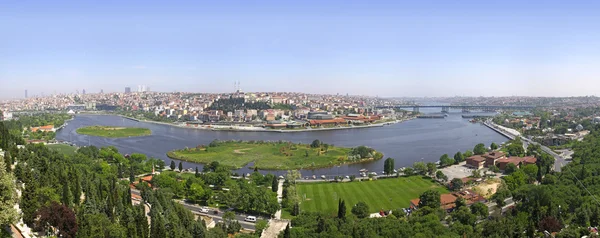 Vista panorámica del Cuerno de Oro en Estambul — Foto de Stock