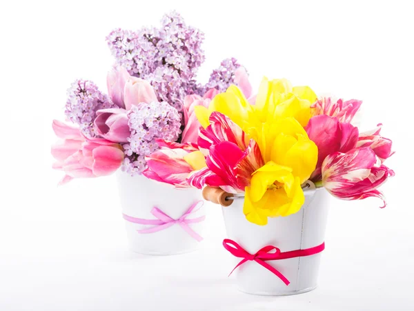 Bouquets de tulipas e lilás — Fotografia de Stock