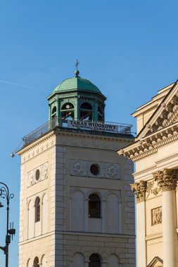 Varşova, Polonya. Saint anne neoklasik kilisede eski kasaba quart
