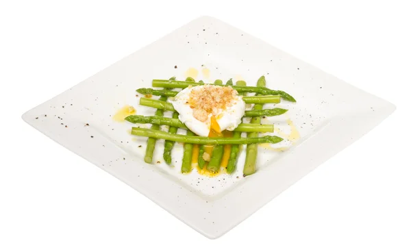 新鲜沙拉配芦笋、 鸡蛋和烤面包片 — 图库照片