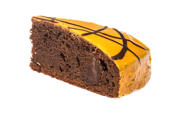 Stück Schokoladenkuchen mit Sahnehäubchen auf weißem Hintergrund — Stockfoto