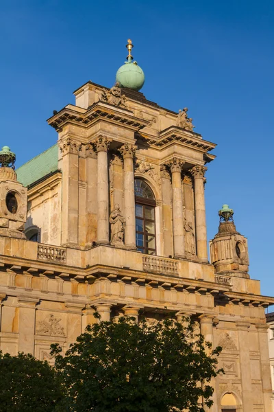 Warsaw, Poland - Carmelite church at famous Krakowskie Przedmies — Stock Photo, Image