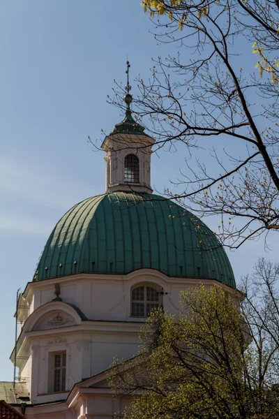 St. Kazimierz kyrka på New Town Square i Warszawa, Polen — Stockfoto