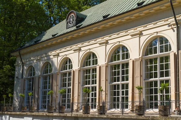 Το παλάτι της lazienki στο πάρκο lazienki, Βαρσοβία. lazienki krolewski — Φωτογραφία Αρχείου
