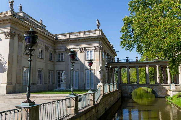Lazienki-paladset i Lazienki Park, Warszawa. Lazienki Krolewski - Stock-foto
