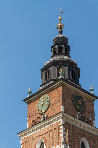 Torre del ayuntamiento en la plaza principal de Cracovia —  Fotos de Stock