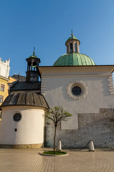 Igreja de St. James na praça principal em Cracóvia, Polônia — Fotografia de Stock