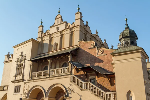 Garip bakış açısı, Polonya Krakow bina sukiennice — Stok fotoğraf