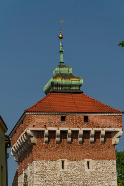 Een poort naar krakow - het best bewaarde barbican in Europa, Polen — Stockfoto
