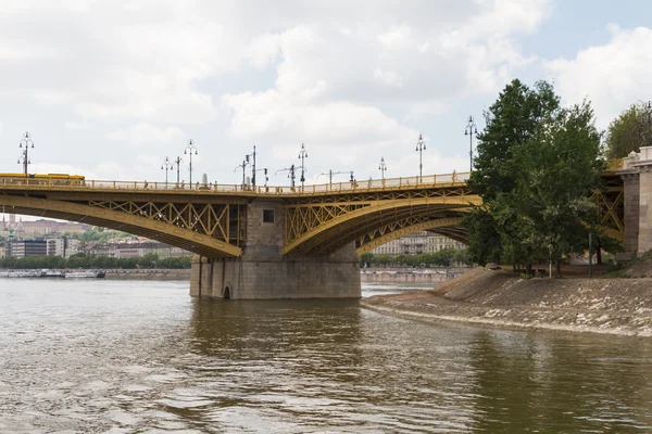 Vista panoramica del ponte Margit recentemente rinnovato a Budapest . — Foto Stock