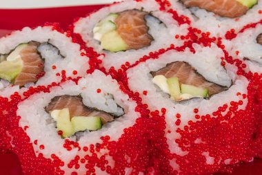 tobiko baharatlı maki sushi - sıcak rulo tobiko çeşitli tip (