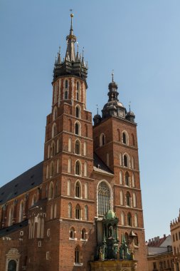 St Mary's Basilica (Mariacki Kilisesi) - ünlü tuğla Gotik chur