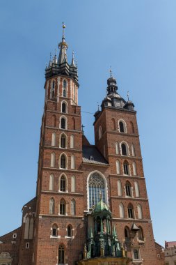 St Mary's Basilica (Mariacki Kilisesi) - ünlü tuğla Gotik chur