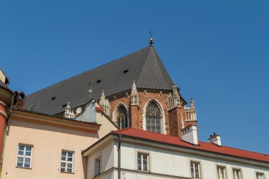 Krakow eski kasaba küçük kare üzerinde binalar