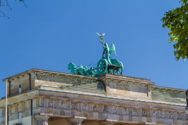 Brandenburger Tor (Brandenburg Kapısı) Antik ağ geçididir