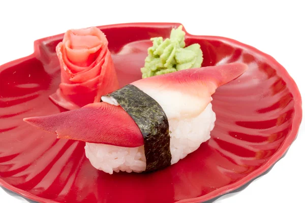 Hokkigai Mollusc Sushi auf weißem Hintergrund — Stockfoto