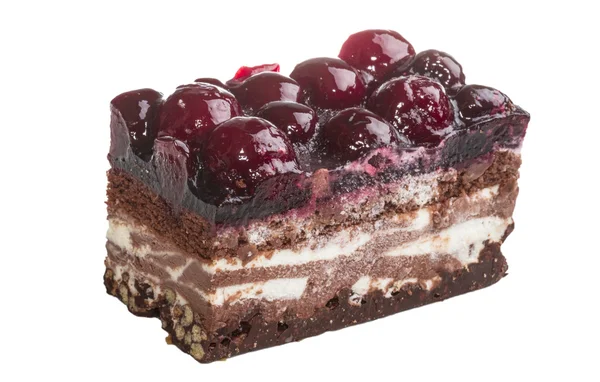 Ciasto czekoladowe z wisienką na białym tle — Zdjęcie stockowe