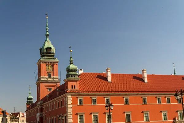 Varsó, Lengyelország. Old Town - híres királyi vár. UNESCO világ neki — Stock Fotó