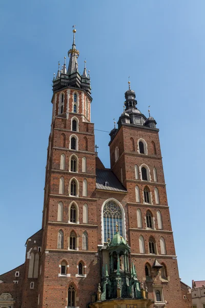 St. Mary 's Basilica (Mariacki Church) - famous brick gothic chur — стоковое фото
