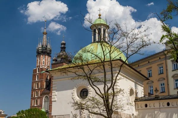 Igreja de St. James na praça principal em Cracóvia, Polônia — Fotografia de Stock