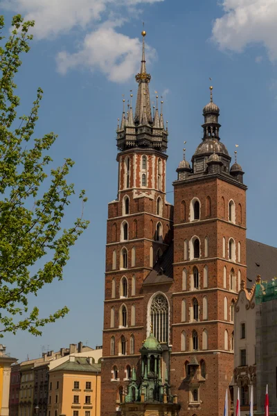 Basílica de Santa María (Iglesia Mariacki) - famoso chur gótico ladrillo — Foto de Stock