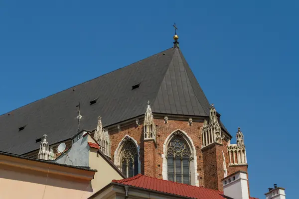 Budynki na malym placyku w starym mieście w Krakowie — Zdjęcie stockowe